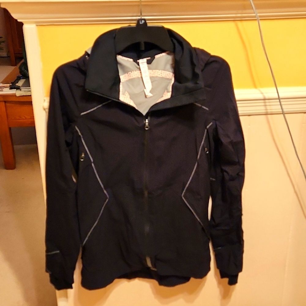 Lululemon Women's "Fast & Free" Black Windbreaker Jacket Size 4